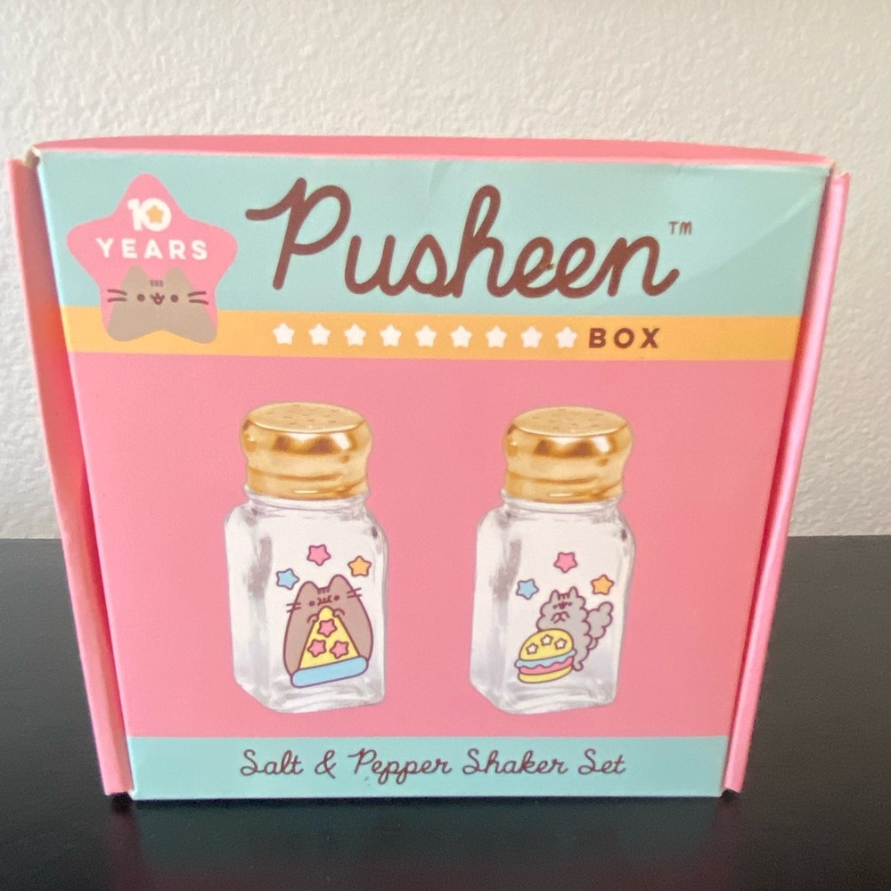 Exclusive Pusheen Box Pusheen and Stormy Salt & Pepper Shakers New in Box!